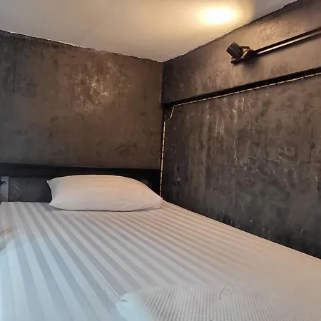 Auntythong House Apartment